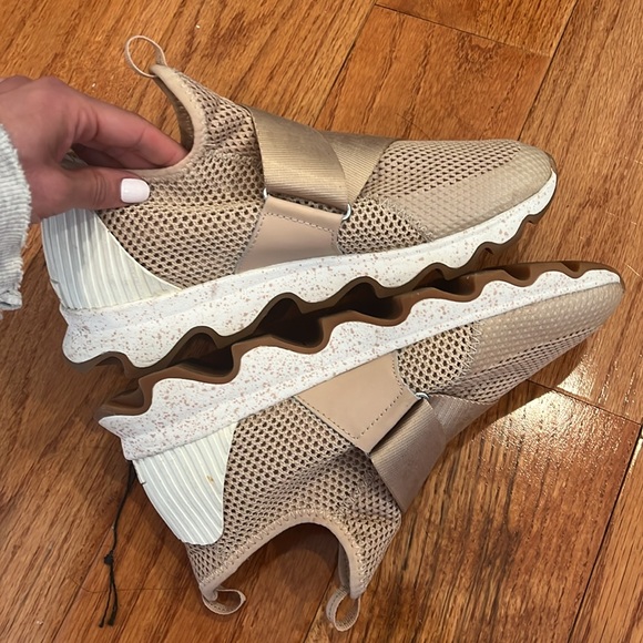 Sorel kinetic sneakers - Picture 3 of 5